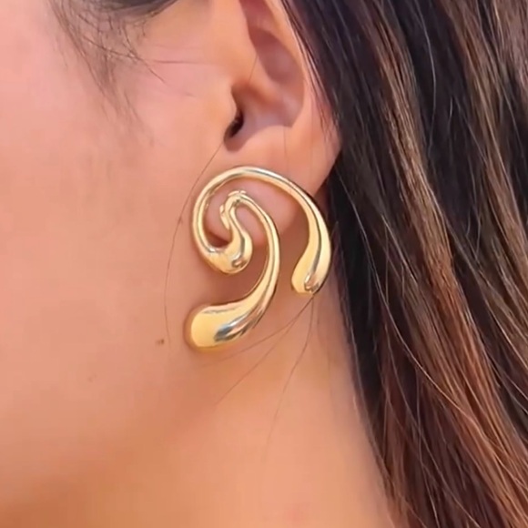 NEW Elegant Gold Swirl Earrings - Picture 4 of 4